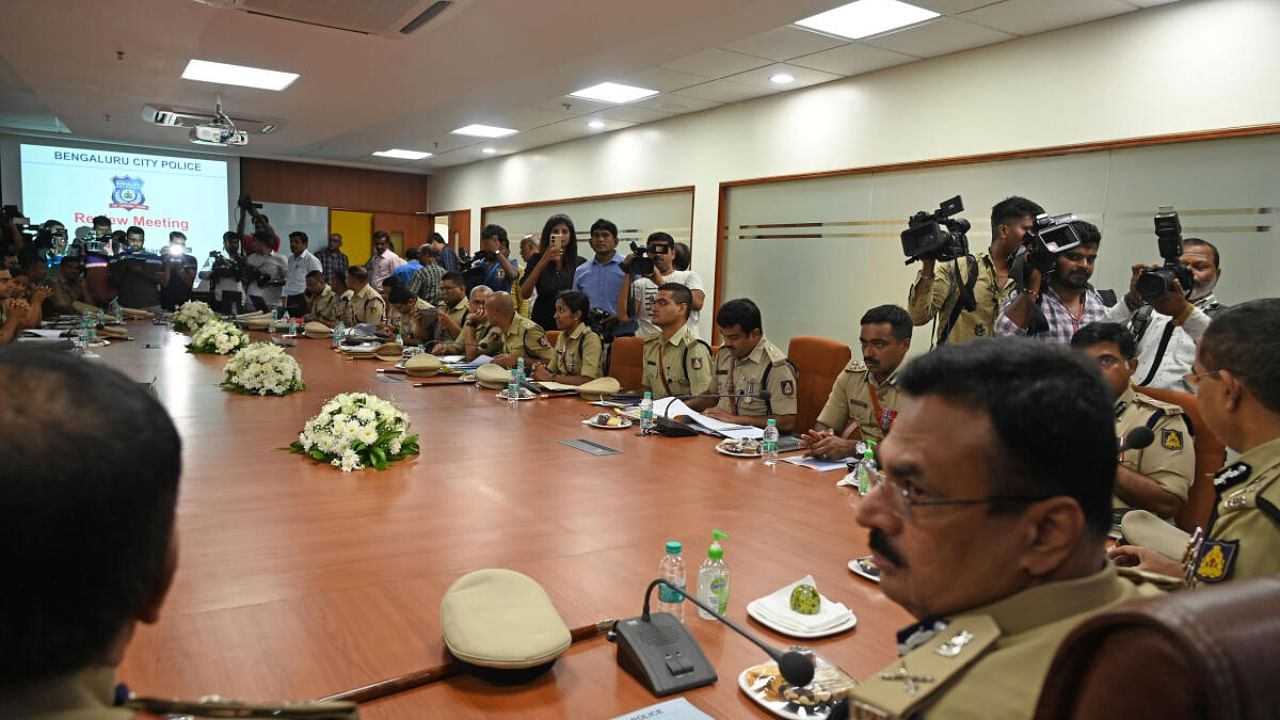 DG&IGP Alok Mohan holds a meeting with senior officers at the police commissioner's office in the city on Thursday. Credit: DH Photo