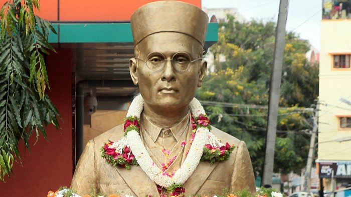 Statue of Hindutva ideologue Vinayak Damodar Savarkar. Credit: DH File Photo