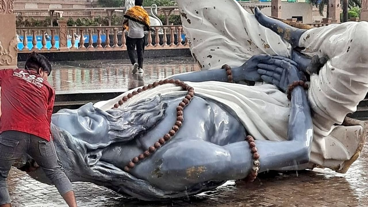 Politics heats up after six 'Saptarishi' statues at Ujjain 'Mahakal Lok' fell due to heavy wind. Credit: IANS Photo