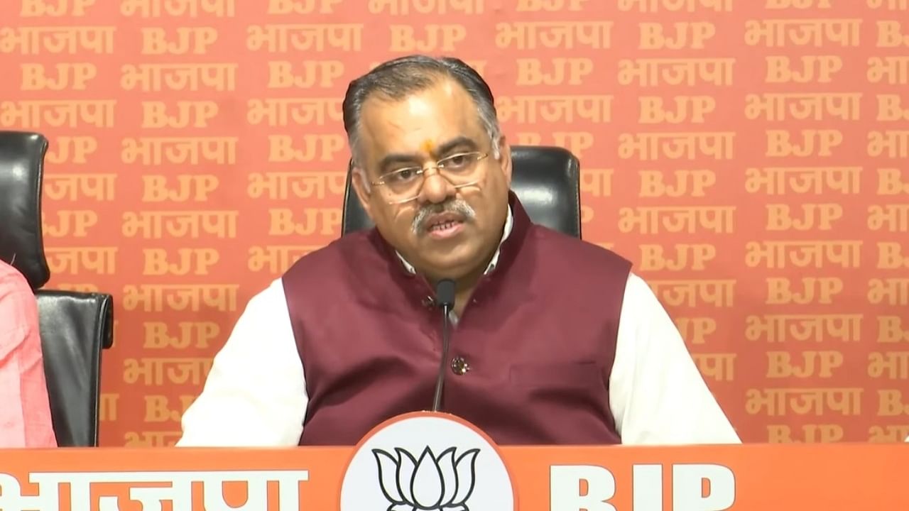 BJP National General Secretary Tarun Chugh addresses a press conference at party headquarters in New Delhi. Credit: IANS Photo