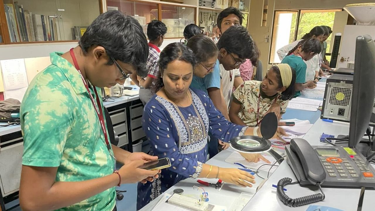 Senior faculty and scientists, including A Raghunathan, Prabu T and Reji Philip, along with scientific staff from the electronics and engineering services, helped the students develop a balance between theory and practical learning. Credit: Special Arrangement