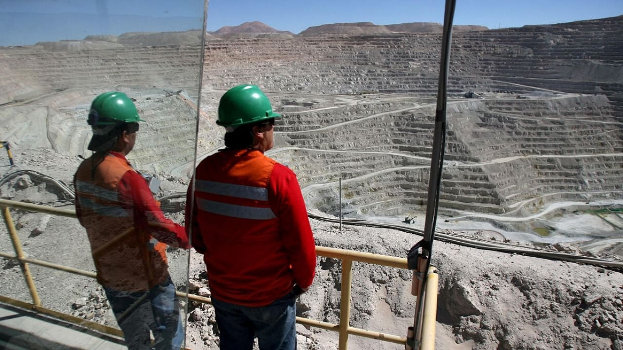 Workers at BHP Billiton's Escondida, the world's biggest copper mine, are seen in front of the open pit, in Antofagasta, northern Chile March 31, 2008. Picture taken March 31, 2008. Credit: Reuters Photo