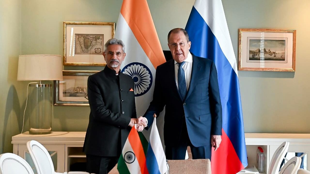 External Affairs Minister S Jaishankar meets his Russian counterpart Sergey Lavrov. Credit: Twitter/@DrSJaishankar