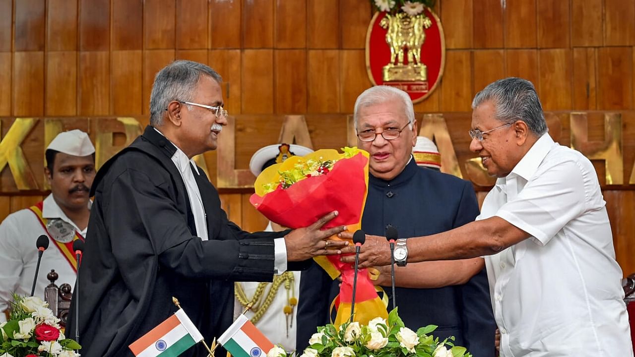 Kerala CM Pinarayi Vijayan presents a bouquet to new Chief Justice of Kerala High Court Justice Sarasa Venkatanarayana Bhatti during the latter's oath taking ceremony at Raj Bhavan, in Thiruvananthapuram, Thursday, June 1, 2023. Credit: PTI Photo