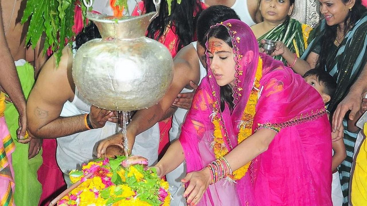 Sara Ali Khan at Shri Mahakaleshwar temple. Credit: PTI Photo