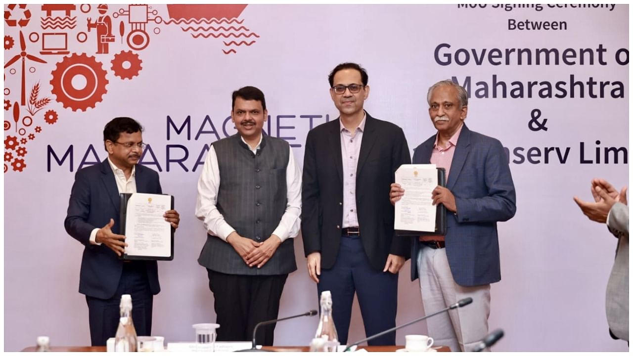 Maharashtra Deputy CM Devendra Fadnavis with CMD, Bajaj Finserv during MoU signing between Govt of Maharashtra and Bajaj Finserv. Credit: IANS Photo