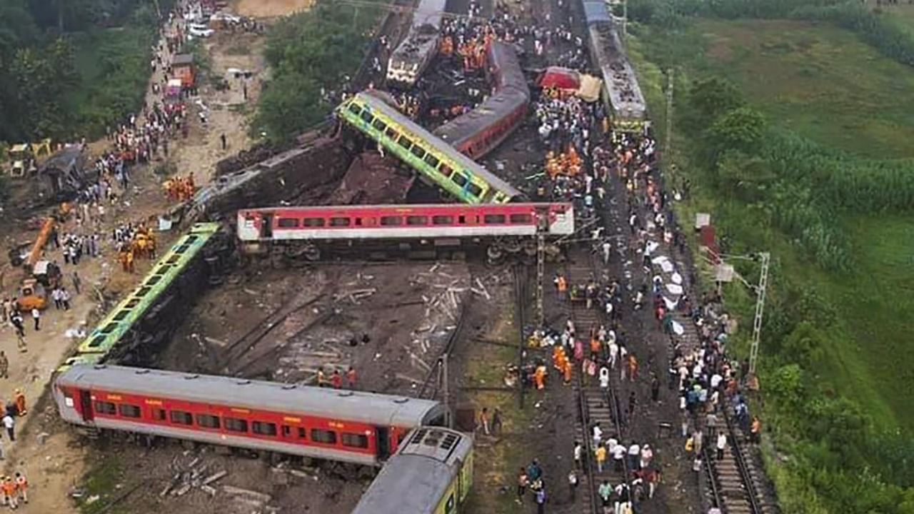 Resucue work underway after an accident involving Coromandel Express, Bengaluru-Howrah Express and a goods train, in Balasore district. Credit: PTI Photo