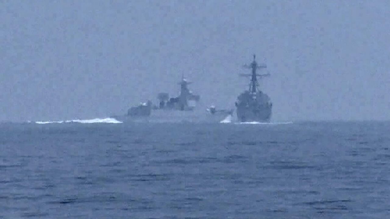 Chinese warship crosses the path of US Navy destroyer USS Chung-Hoon in the Taiwan Strait. Credit: Reuters Photo