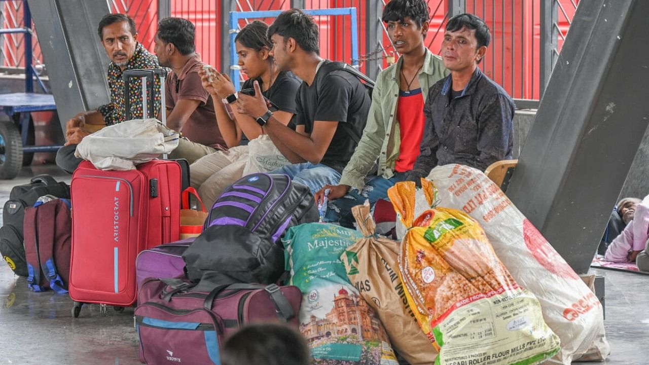 Passengers stranded at Sir M Visvesvaraya Terminal Railway Station in Bengaluru after train cancellations. Credit: DH Photo/ S K Dinesh