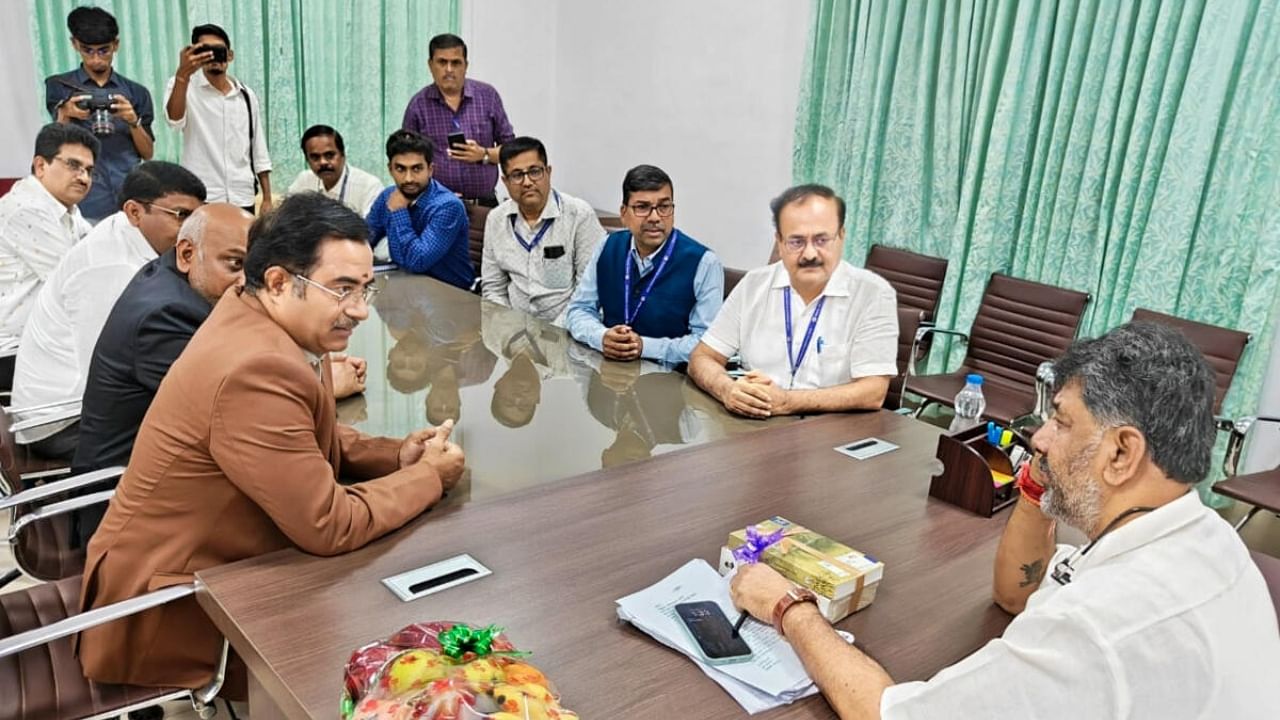 D K Shivakumar meets officials. Credit: DPIR Photo