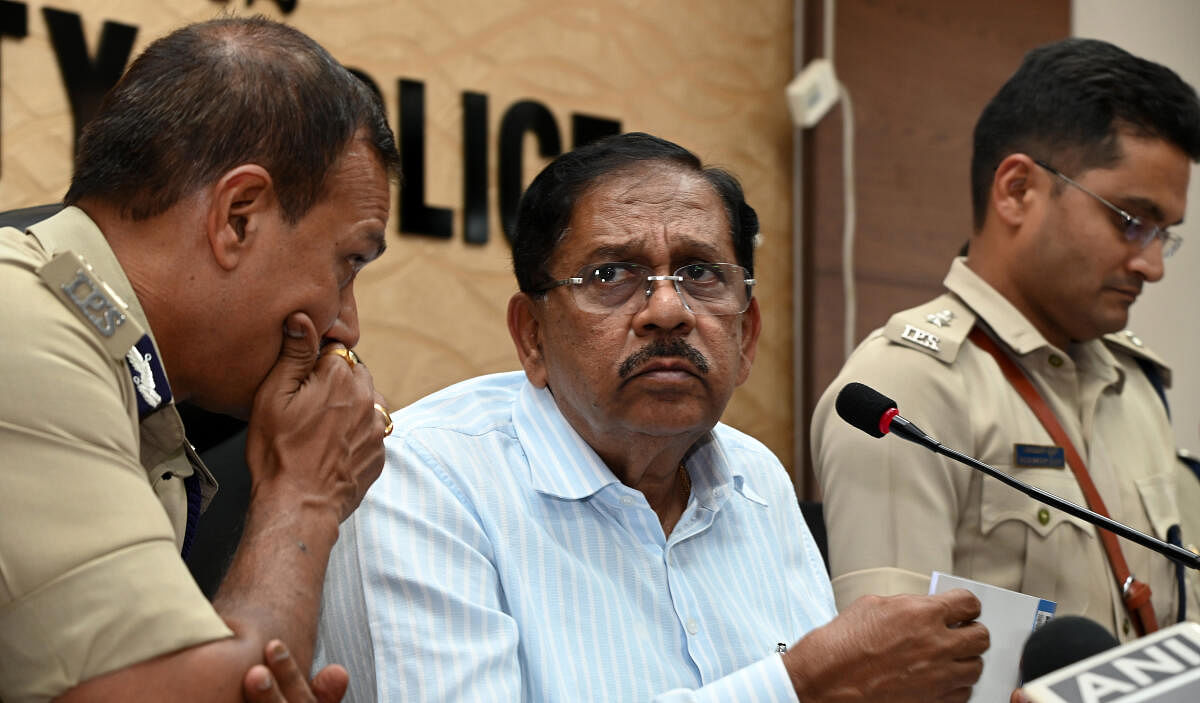 ADGP Alok Kumar having a word with Home Minister Dr G Parameshwara during a press meet in Mangaluru on Tuesday. Credit: DH Photo