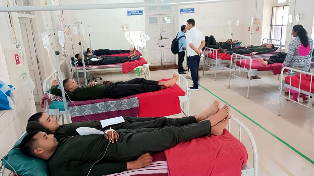 Army soldiers, who fell ill after consuming lunch at Kudurgarahalli military camp, are being treated at Crawford Hospital in Sakleshpur in Hassan district on Wednesday. DH Photo