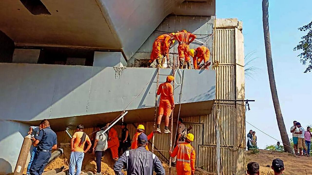 NDRF personnel conduct a rescue operation to save an 11-year-old child after he was trapped deep in the middle of the pillar of the Son river bridge in Rohtas. Credit: PTI Photo