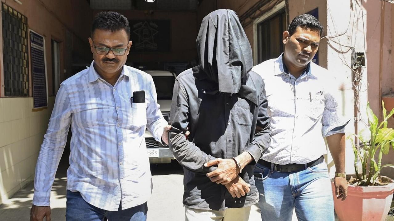 Manoj Sane, accused of killing his live-in partner Saraswati Vaidya, being escorted by the police outside the Mira Road Police Station, in Thane. Credit: PTI Photo