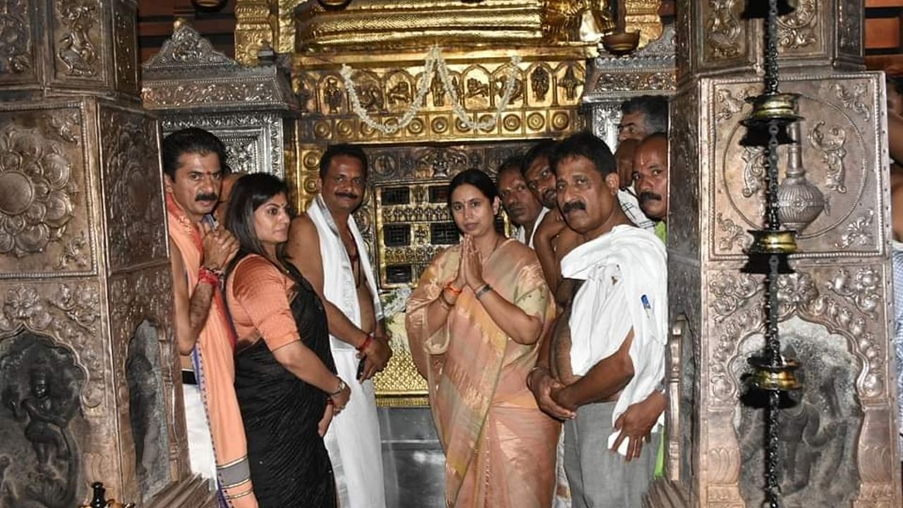 Hebbalkar, who has been appointed as the Udupi district-in-charge minister, offered prayers at the temple during special rituals. Credit: Twitter/@laxmi_hebbalkar