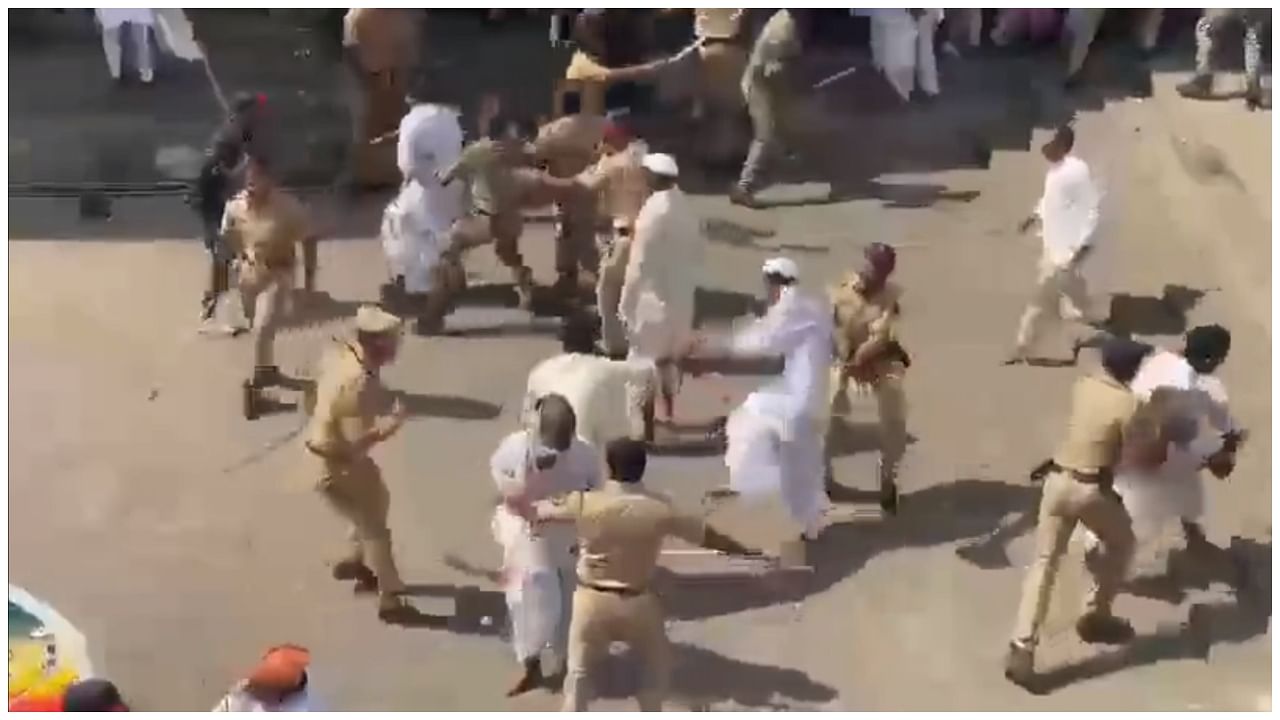 A screengrab of the alleged lathicharge. Credit: Twitter/@ChhaganCBhujbal 