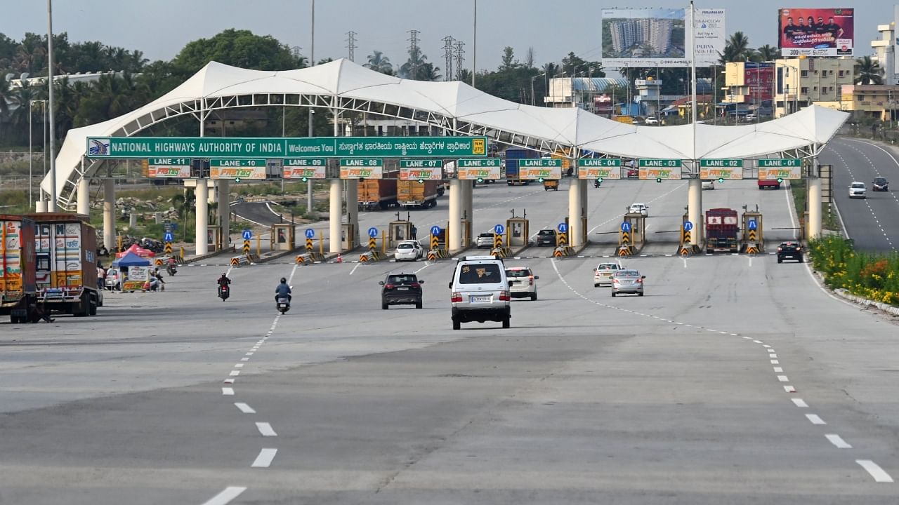 A view of Bengaluru-Mysuru Expressway on Thursday, May 04, 2023. Credit: DH File Photo