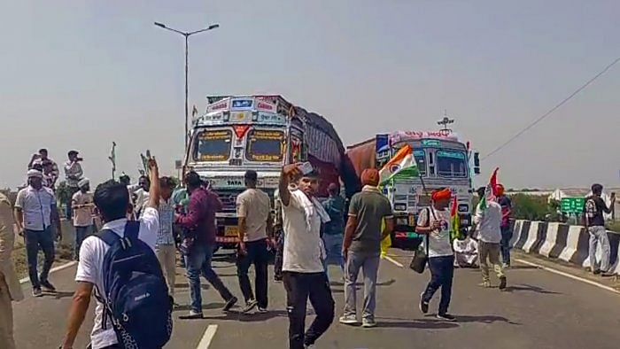 Farmers block the national highway- 44 during their protest demand for government procurement of sunflower seeds at the minimum support price (MSP), in Kurukshetra. Credit: PTI Photo