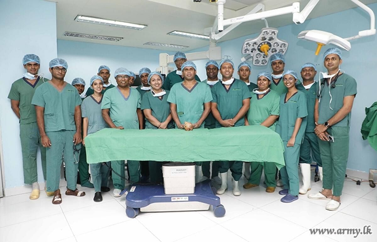 SL's Army doctors set a Guinness World Record removing the world's largest and heaviest kidney stone. Credit: IANS Photo