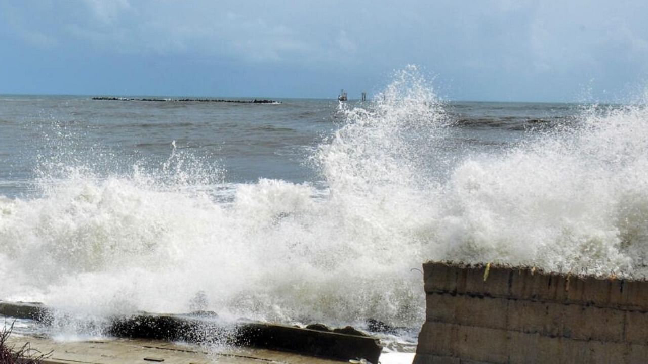 High tides crash at Bettampady, ahead of Cyclone Biparjoy, on the outskirts of Mangaluru, on Wednesday, June 14, 2023. Credit: IANS Photo