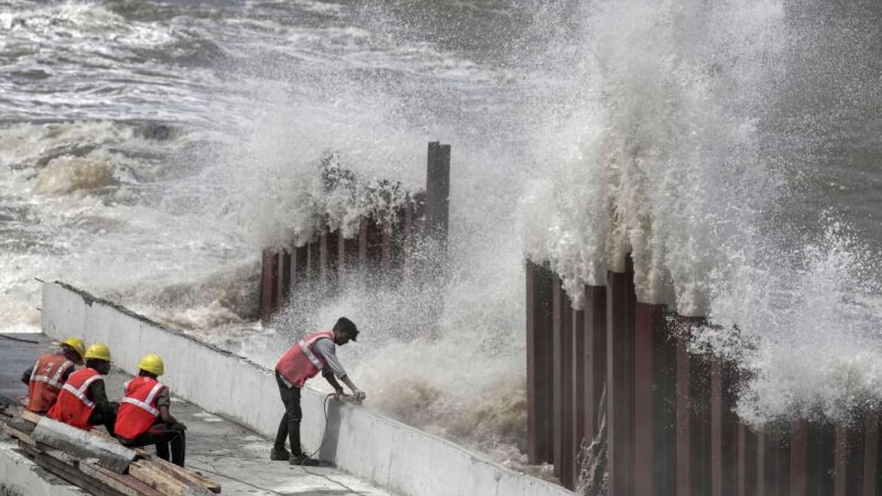 Western Railways Cancel 23 More Trains In View Of Cyclone; 99 Cancelled ...