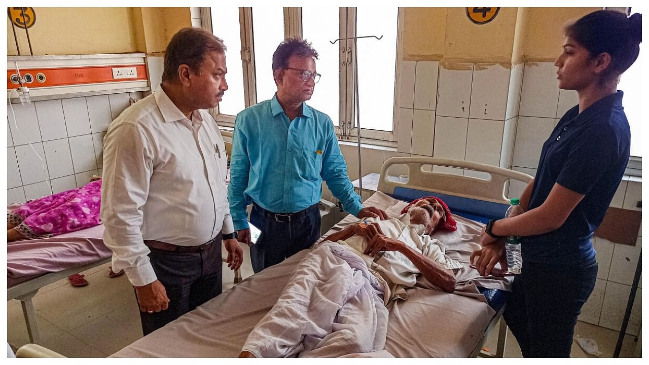 Health officials inspect the condition of patients who were admitted the hospital due to heat stroke during extreme weather conditions, in Ballia, Monday, June 19, 2023. Credit: PTI Photo