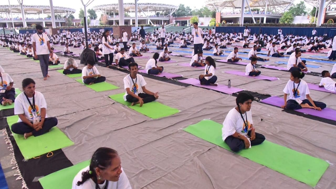 Around 3000 disabled people performed asanas today in Hyderabad. Credit: Twitter/@PIBHyderabad