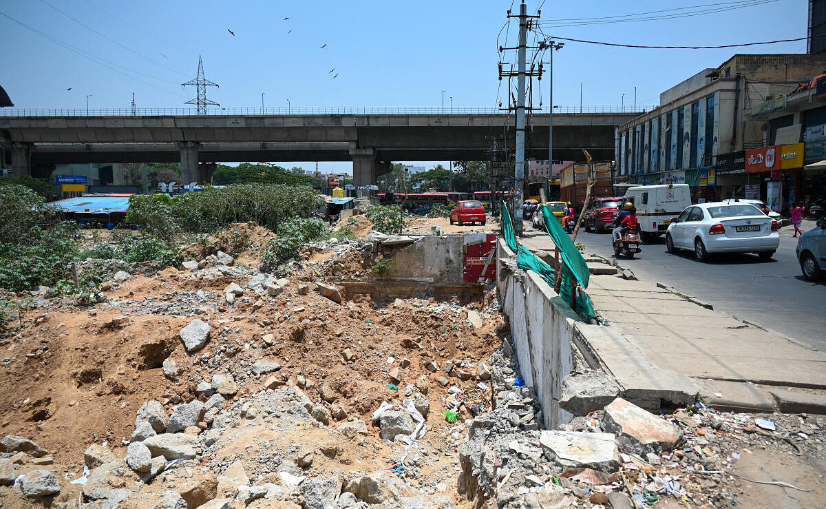 Commuters insist that the underpass is long overdue, as the chaos at Jalahalli junction worsens by the day. Credit: DH Photo/B H Shivakumar