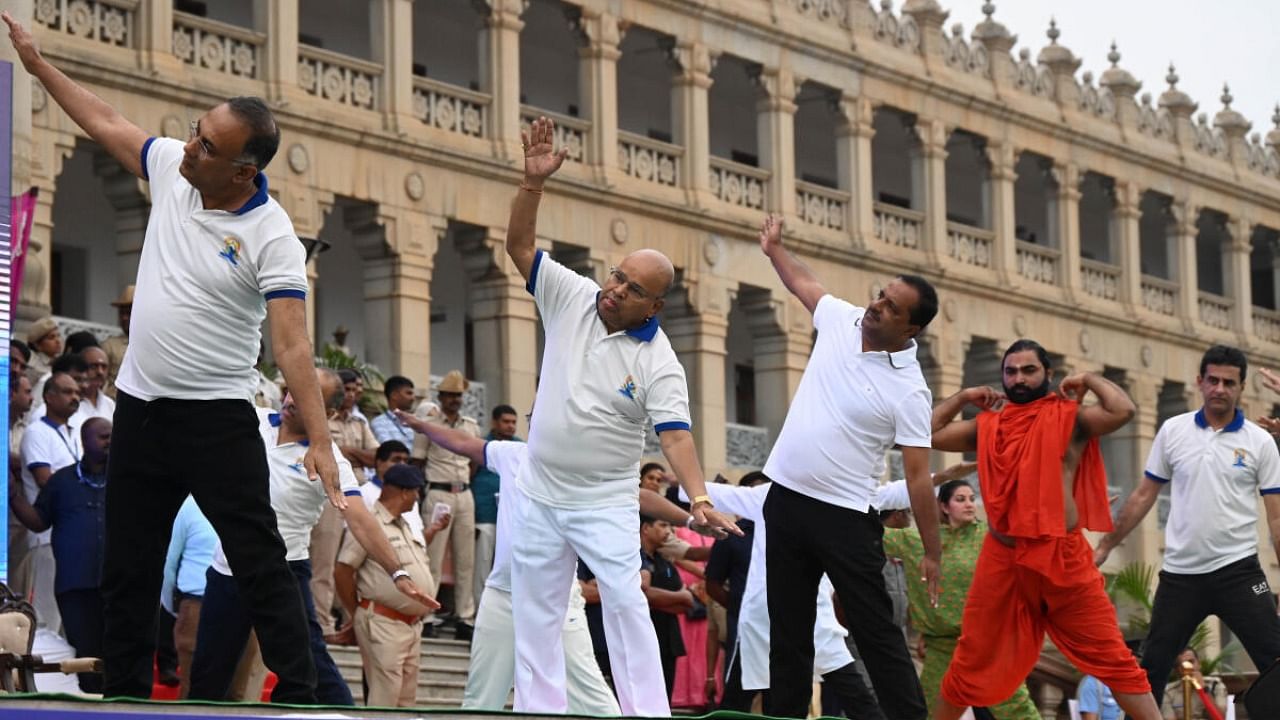 The main event took place on the grand steps of the imposing Vidhana Soudha in Bengaluru where Governor Thaawarchand Gehlot, Karnataka Assembly Speaker U T Khader and Health and Family Welfare Minister Dinesh Gundu Rao took part. Credit: DH Photo