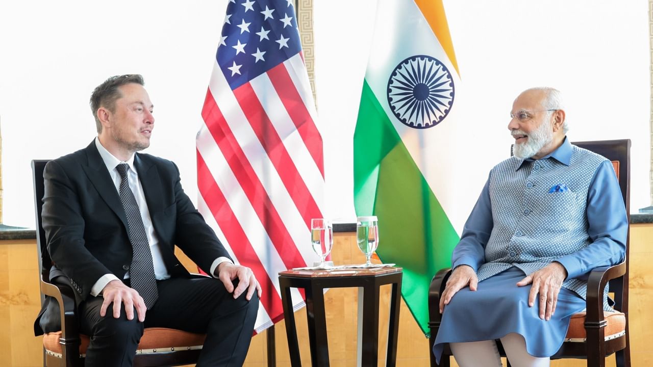 Prime Minister Narendra Modi (right) with entrepreneur Elon Musk (left) during the former's US visit. Credit: Twitter/@narendramodi