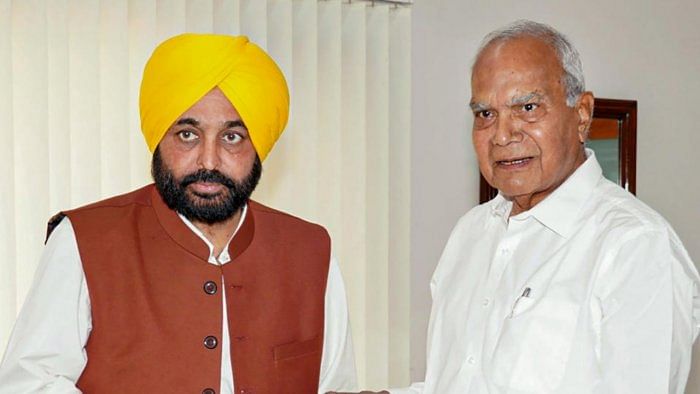 Punjab CM Bhagwant Mann with Punjab Governor Banwarilal Purohit. Credit: PTI File Photo 