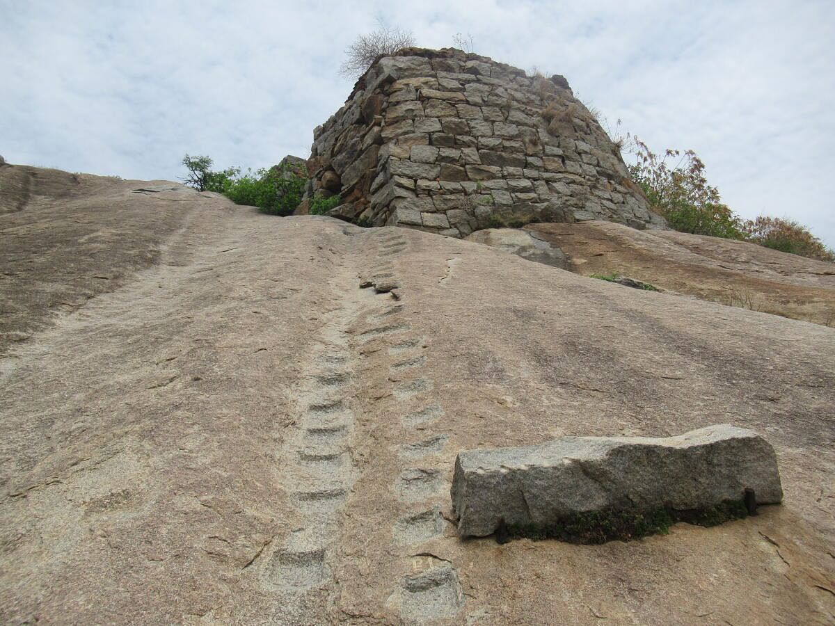 Remains of the fort on the hill. Photos by author