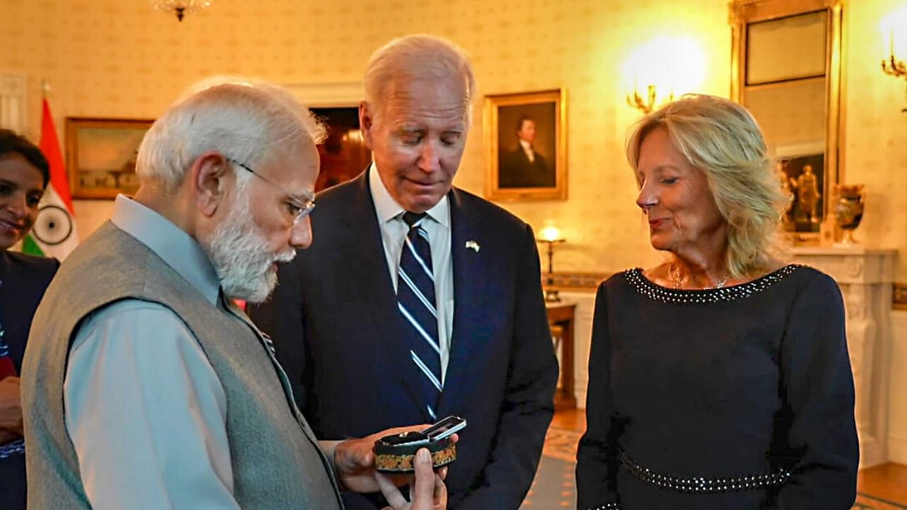 Prime Minister Narendra Modi gifts a 7.5-carat lab-grown diamond placed in a papier mache box from Kashmir, known as 'kar-e-kalamdani' to US First Lady Jill Biden as President Joe Biden looks on during a private dinner at the White House, in Washington, USA, Wednesday, June 21, 2023. Credit: PTI Photo