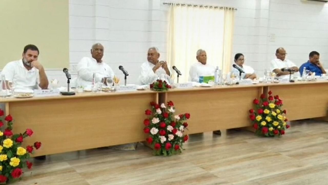  Bihar Chief Minister and Janata Dal (United) leader Nitish Kumar with RJD chief Lalu Prasad, Congress President Mallikarjun Kharge, Congress leader Rahul Gandhi, West Bengal Chief Minister and TMC chief Mamata Banerjee, NCP chief Sharad Pawar and Delhi Chief Minister and AAP Convener Arvind Kejriwal during the opposition parties' meeting, in Patna, Friday, June 23, 2023. Credit: PTI Photo
