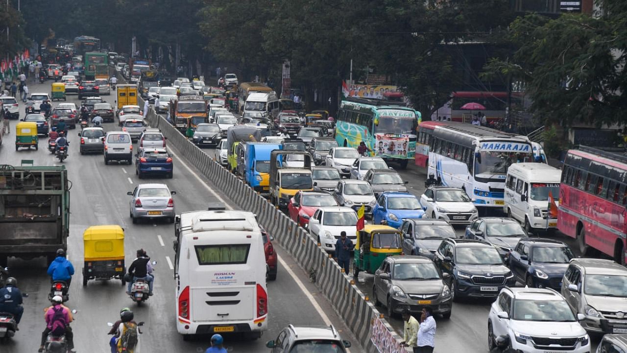 Traffic always remains choc-a-bloc for several hours in and around Palace Grounds. Credit: DH Photo/B H Shivakumar