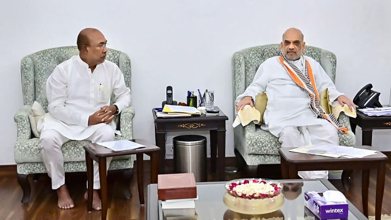 <div class="paragraphs"><p>Union Home Minister Amit Shah in an earlier meeting with Manipur Chief Minister N. Biren Singh.</p></div>