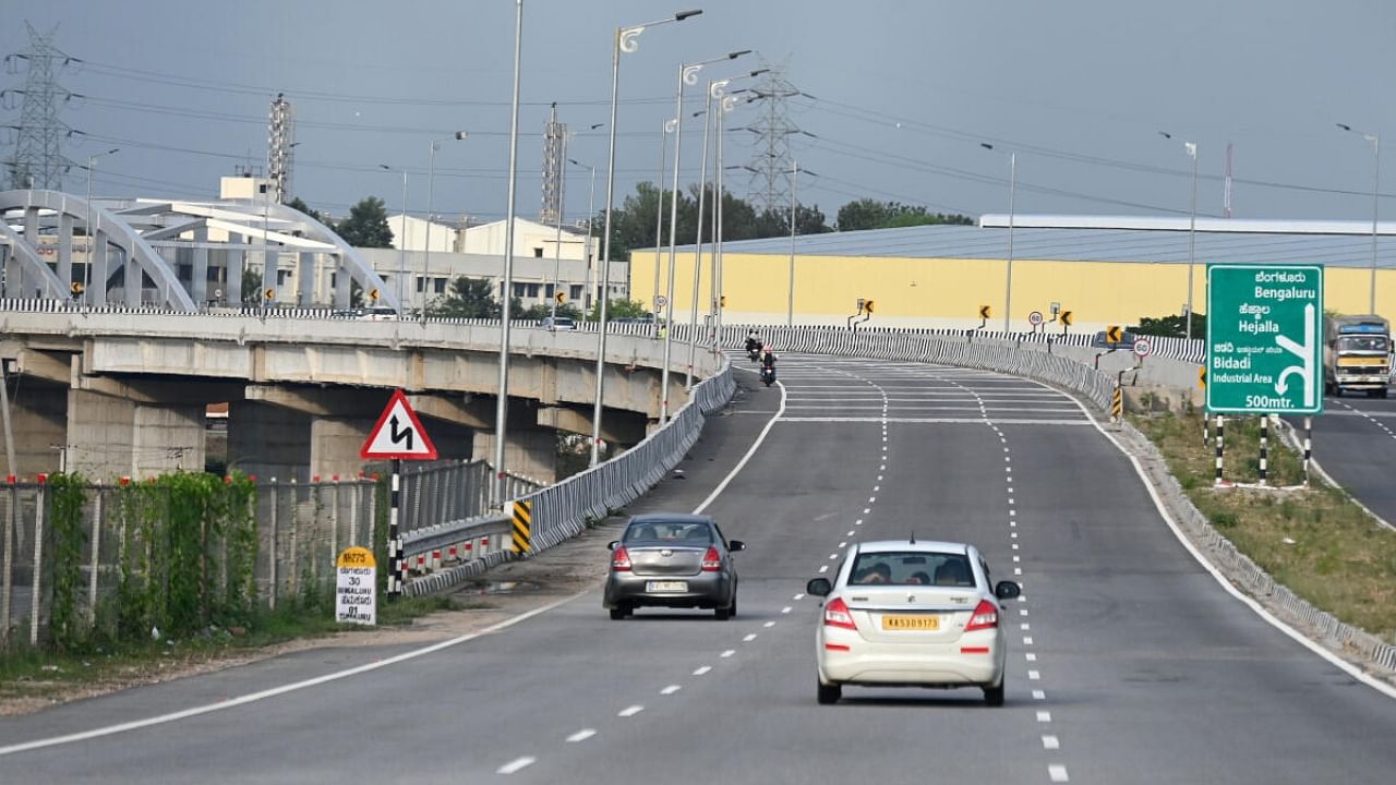 A view of Bengaluru-Mysuru Expressway. Credit: DH Photo