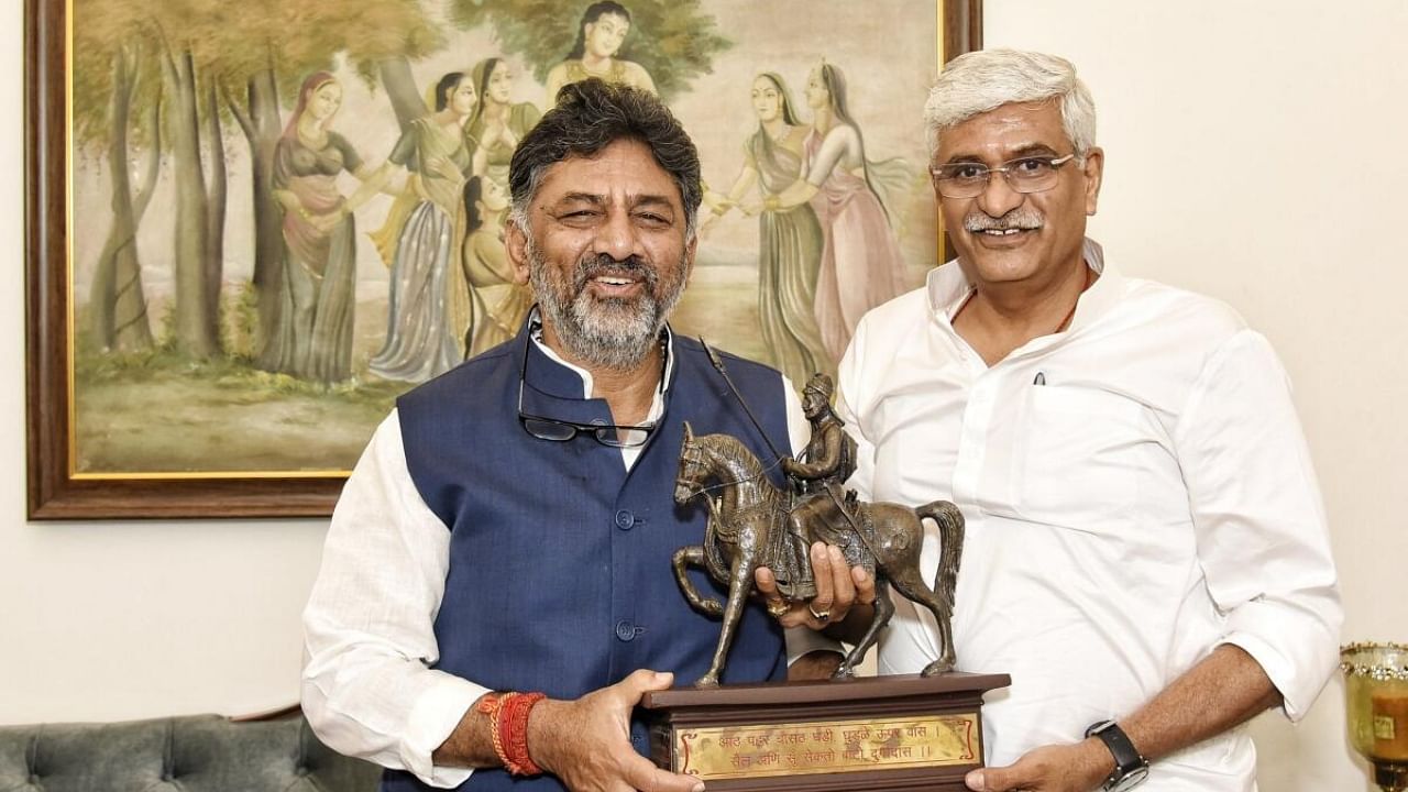 Union Minister Gajendra Singh Shekhawat with Karnataka Deputy Chief Minister D.K. Shivakumar. Credit: PTI Photo