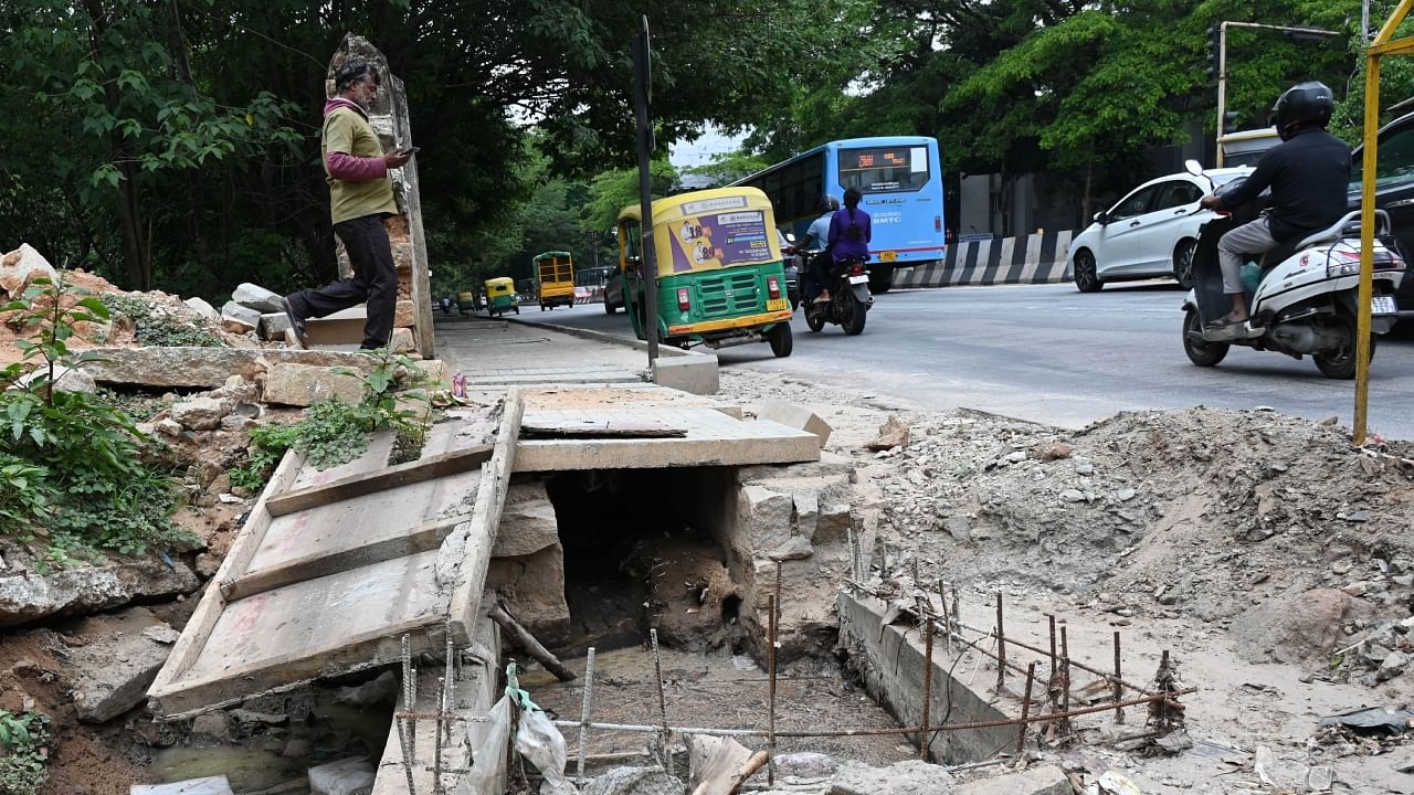 Open drain near Cauvery Theatre on Bellary Road. Credit: DH Photo