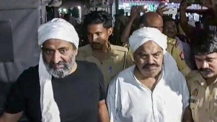 Gangster-turned-politician Atiq Ahmed and his brother Ashraf Ahmed. credit: PTI File Photo