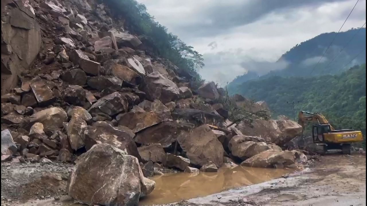 Heavy machinery being used to clear the blocked Chandigarh-Manali highway following a landslide triggered by continuous rain in Himachal Pradesh, in Mandi district, Monday, Jun 26, 2023. Credit: PTI Photo