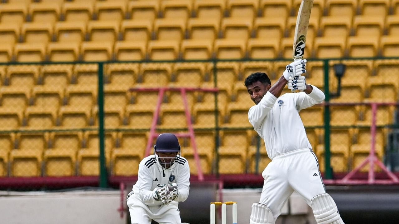 Jayant Yadav insists he is a bowler who can bat, but history says otherwise. Credit: DH Photo/Prashanth HG