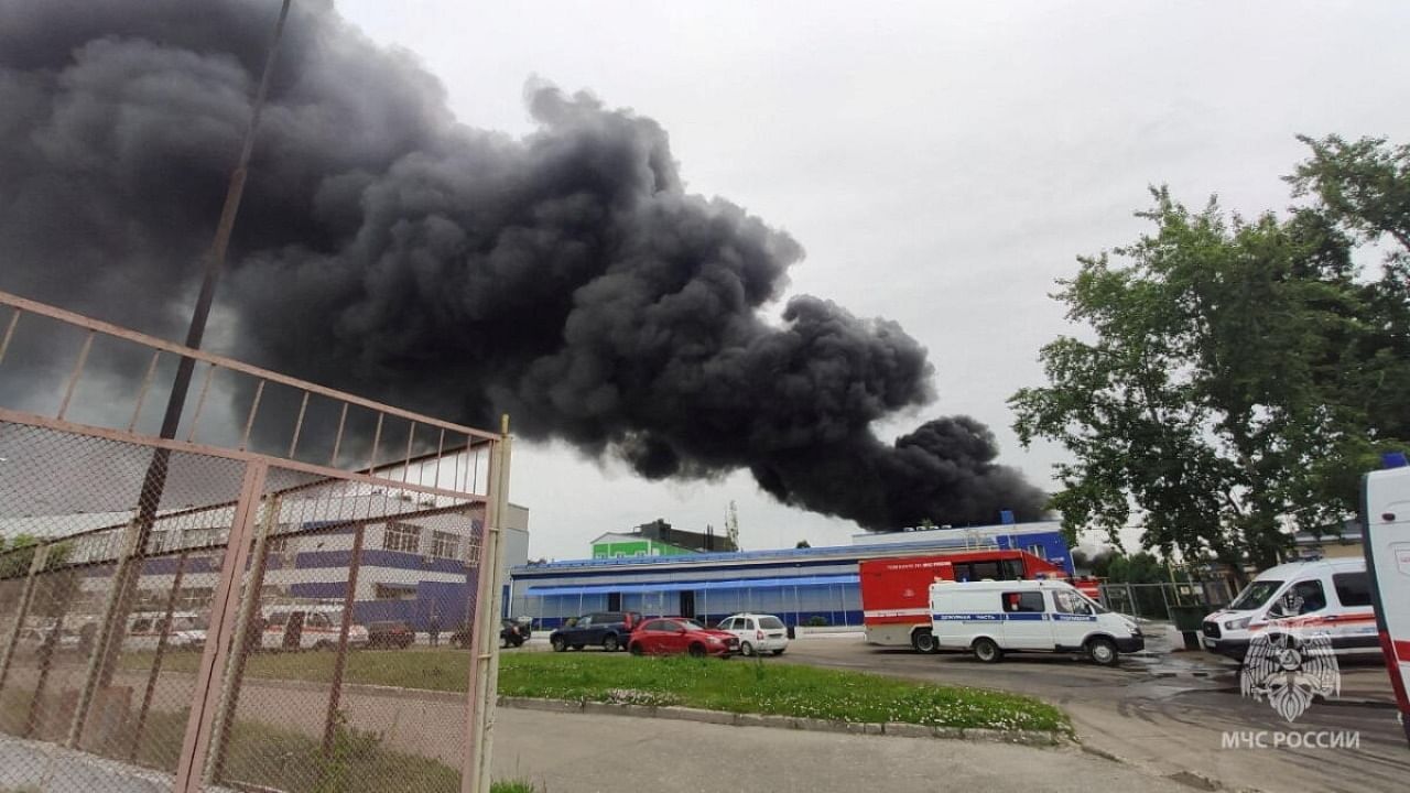 Smoke billows into the air during a fire at a chemical production facility in Nizhny Novgorod, Russia June 29, 2023. Credit: Russian Emergencies Ministry/Handout via Reuters