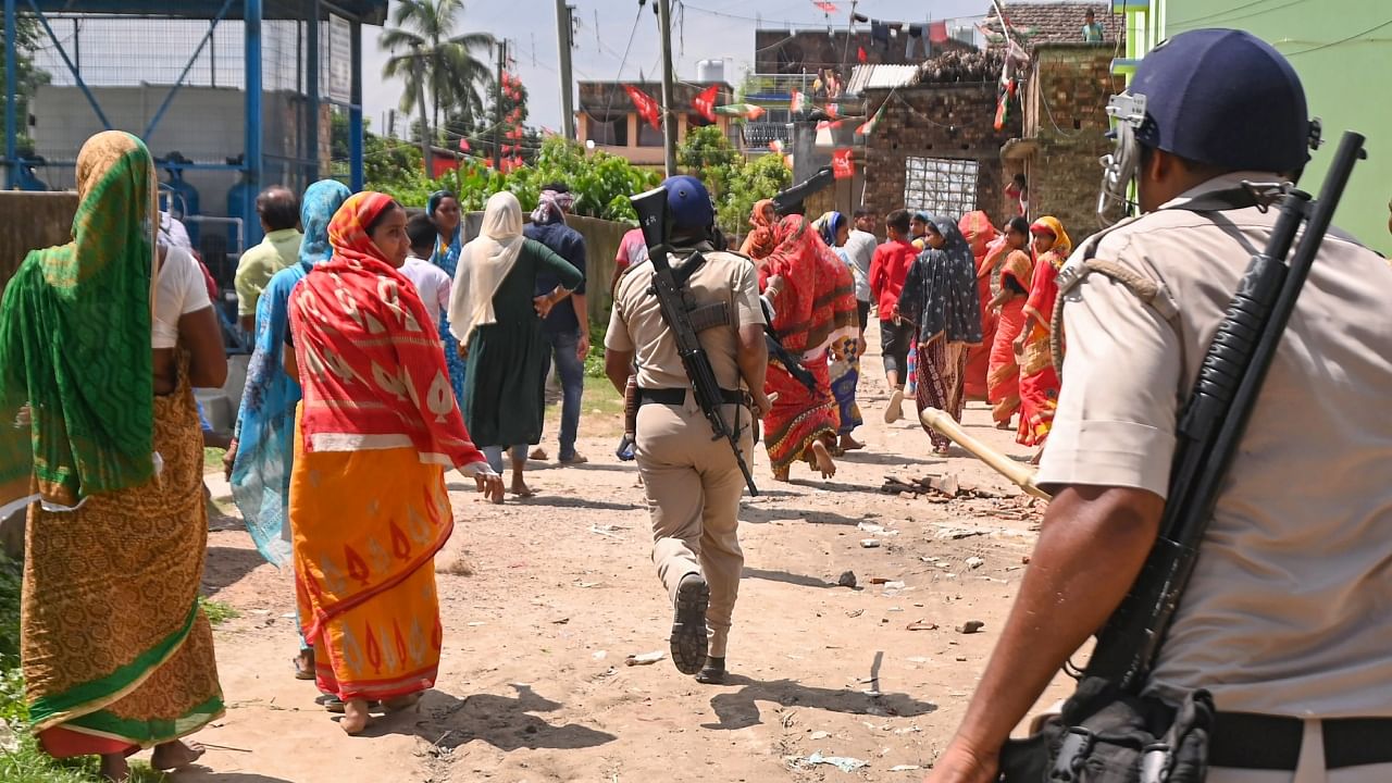 Police personnel try to maintain law and order after a clash between rival political groups during panchyat elections, at Nagaria village in Malda district of West Bengal, Saturday, July 8, 2023. Credit: PTI Photo