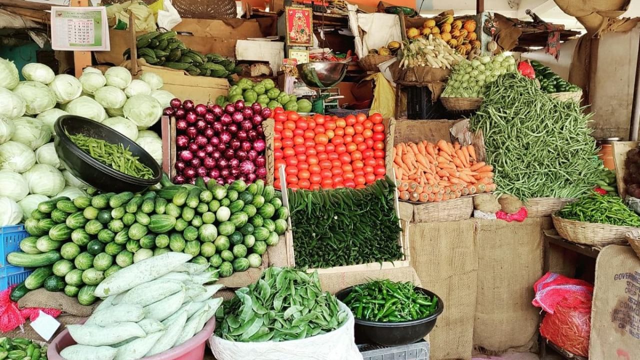 On Friday, street vendors were selling tomato at Rs 130/kg, beans at Rs 120/kg, onions at Rs 35/kg, potatoes at Rs 35/kg, chilli at Rs 150/kg, and carrot at Rs 80/kg. Credit: Special Arrangement