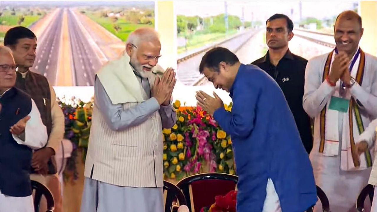 Prime Minister Narendra Modi with Union Minister Nitin Gadkari at a programme to launch various development projects, in Bikaner. Credit: PTI Photo