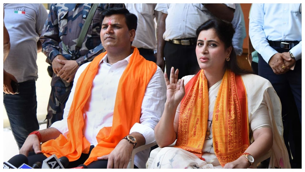 MP Navneet Rana and her MLA husband Ravi Rana. Credit: PTI File Photo