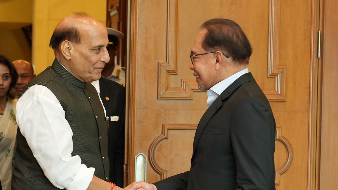  Defence Minister Rajnath Singh with Prime Minister of Malaysia Anwar Ibrahim. Credit: Twitter/@rajnathsingh