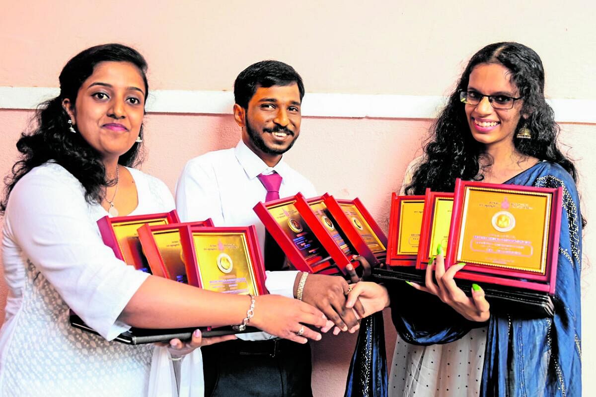 Gold medallists S Deepthi, Ajithkumar M, and Padmavathy V K Nair at the convocation of Bengaluru City University at the Jnana Jyothi Auditorium, Palace Road, on Monday. DH Photo/S K Dinesh