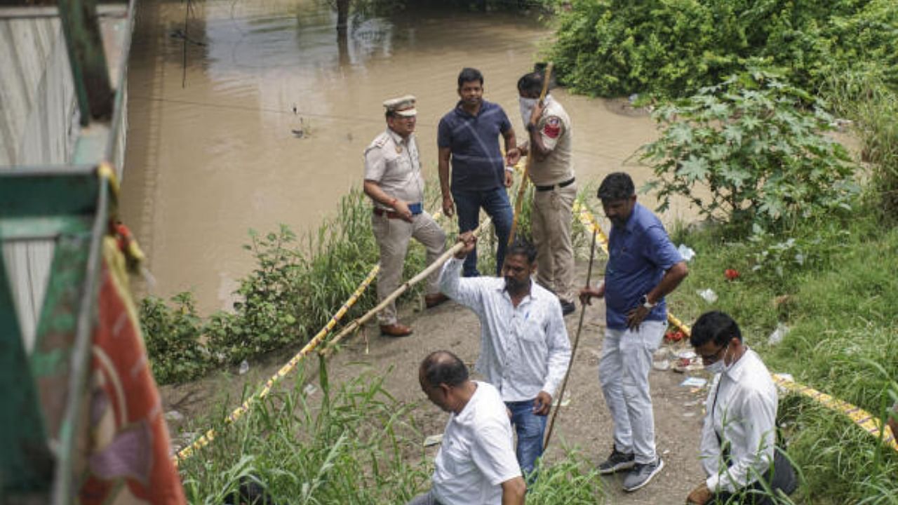 Cops recover body parts in Delhi's Geeta Colony. Credit: PTI Photo